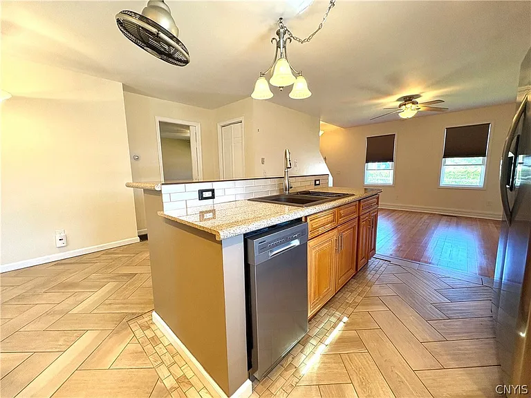 32 Walnut St — Photo 3