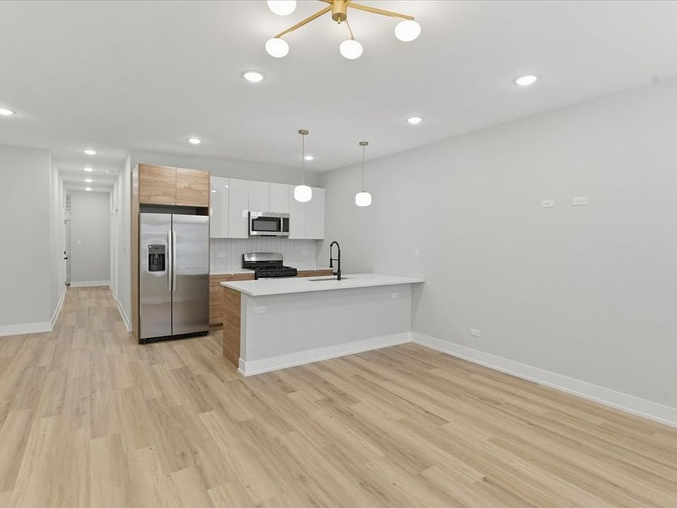 1st image of 6222 S King Dr #3