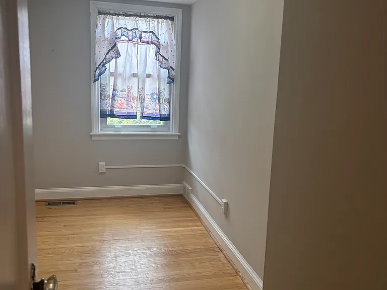 329 N Oak Ave — Photo 2