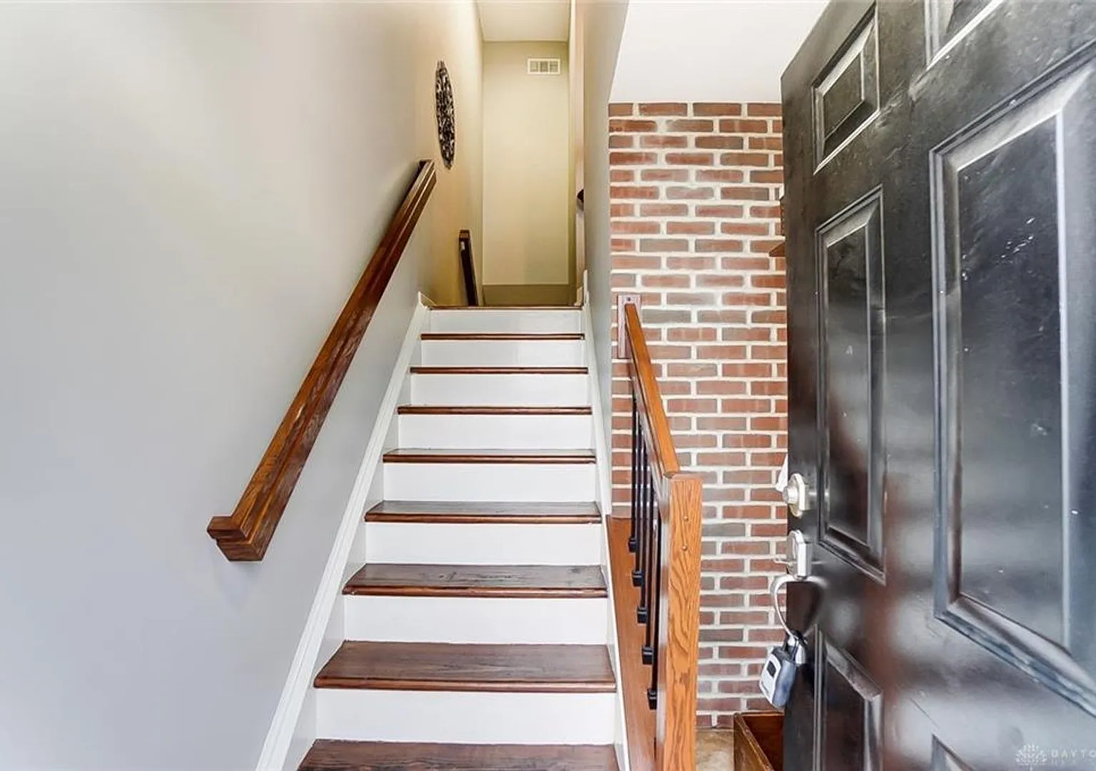 Available Now! Luxurious And Modern 3-4 Bedroom / 3.5 Bath Townhome In The Twin Lakes Community! — Photo 2