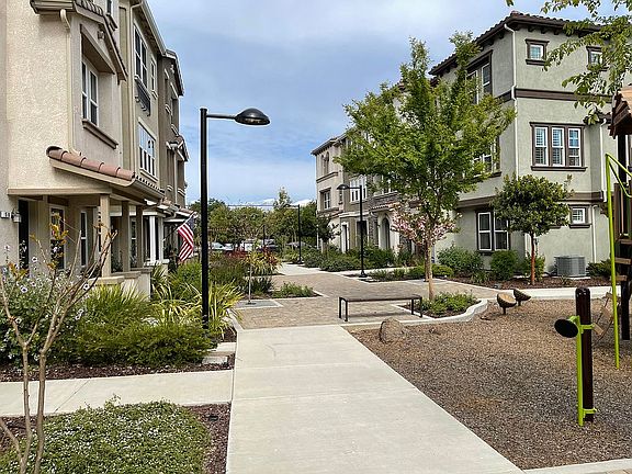 2nd image of 42 La Mancha Ln