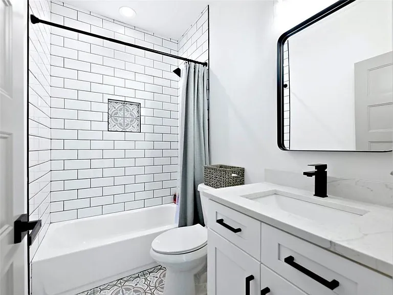 379 Enota Pl SW — Photo 19