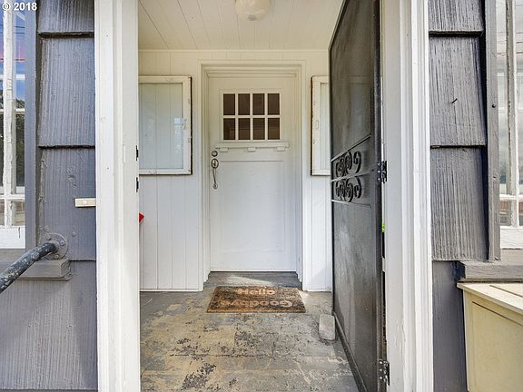 4th image of 810 E 32nd St