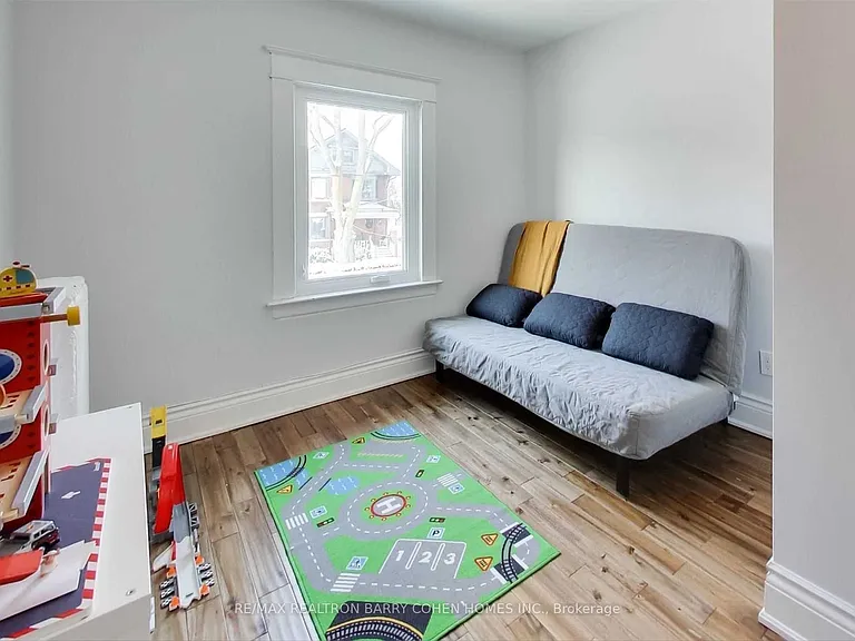 53 Highview Cres #UPPER — Photo 9