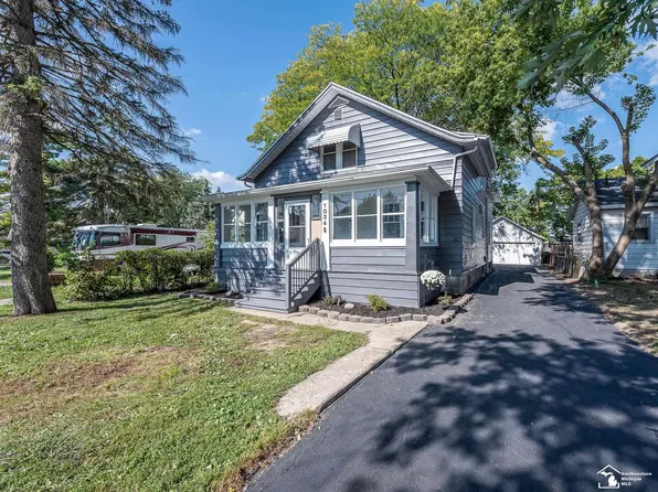 1034 Bacon St, Monroe, MI 48161