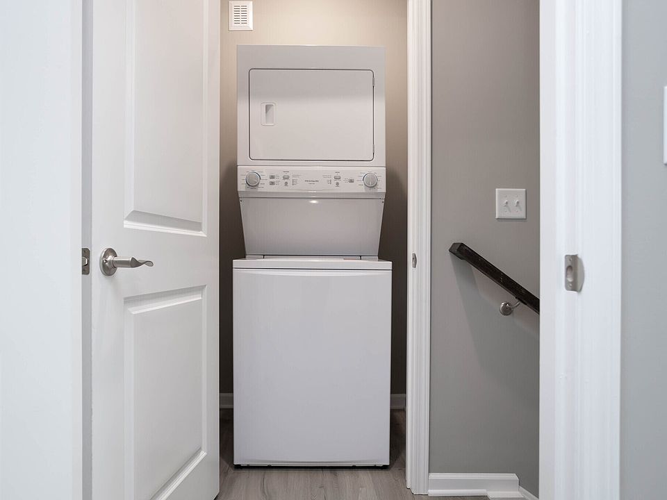1st image of 4428 Chestnut St Floor 2