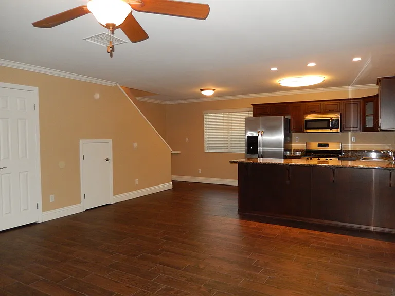 1133 Persimmon Ave #10 — Photo 8