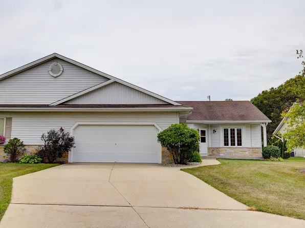 4547 W Maplewood Dr #49, Greenfield, WI 53220