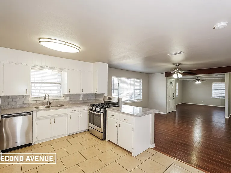 7608 Deaver Dr — Photo 4