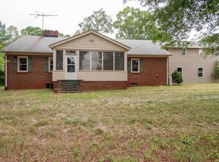 731 Blue Ridge Dr, Appomattox, VA 24522