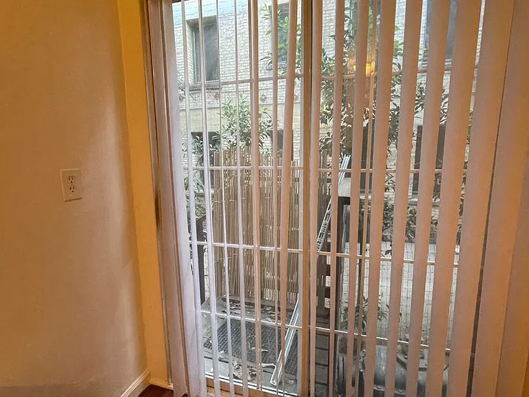 Hollywood & Highland Walkable Apartment Community — Photo 14