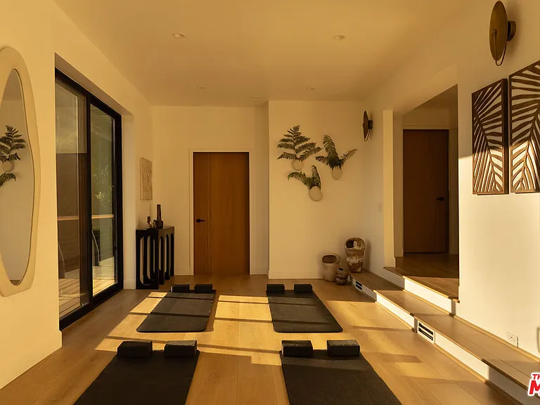 7802 Torreyson Dr — Photo 30