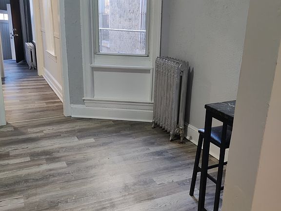 3rd image of 127 E Coulter St #1