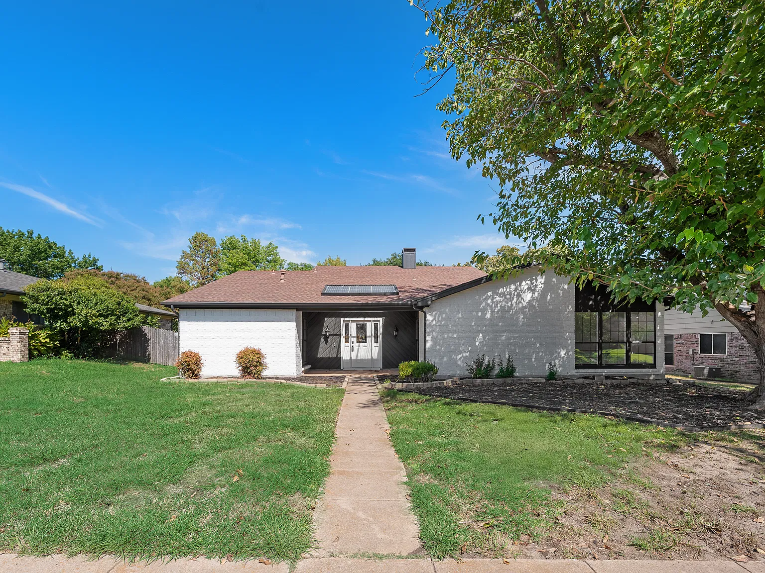 4 bed, 2228 sqft, $3,500 — Photo 4