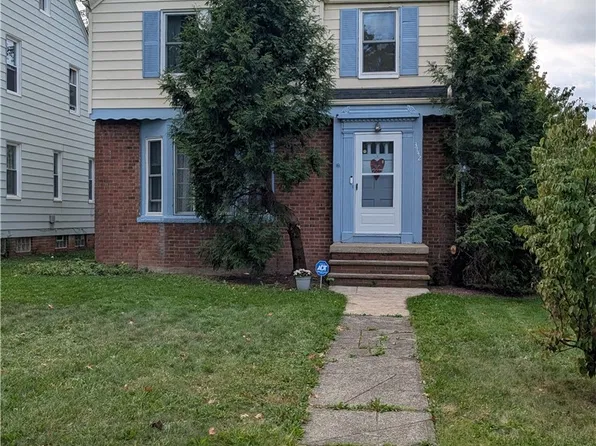 3742 Silsby Rd, University Heights, OH 44118