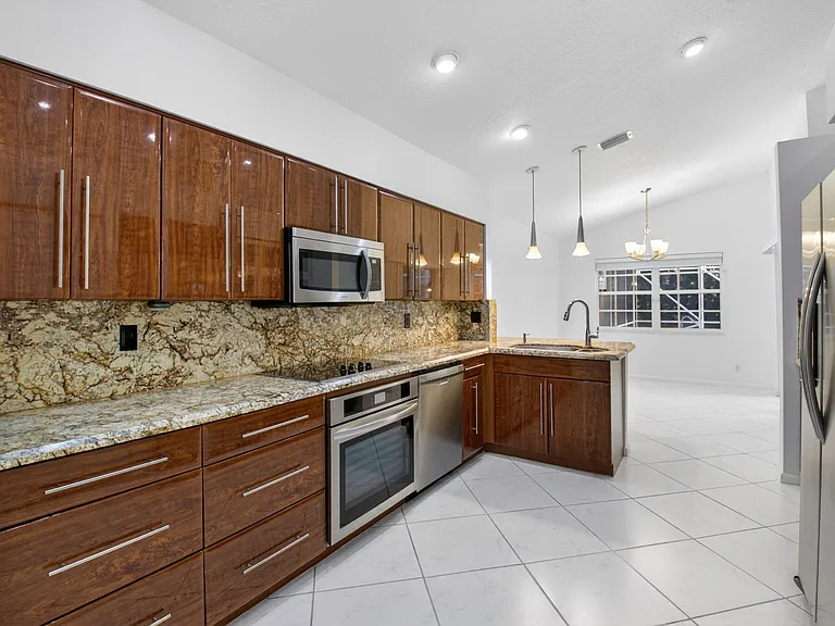 7558 Ironbridge Cir — Photo 108