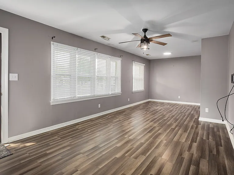 4126 Eastwood Dr — Photo 4