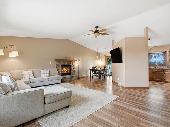 3rd image of 10119 Dunkelow ROAD