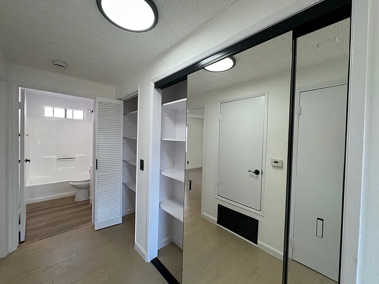 617 N Harvard Blvd #202 — Photo 8