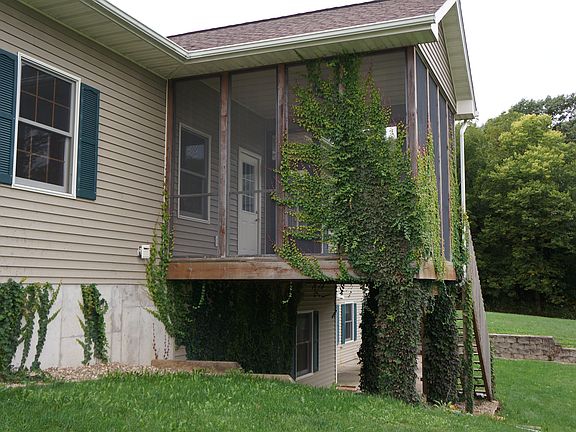Screened porch off kitchen
