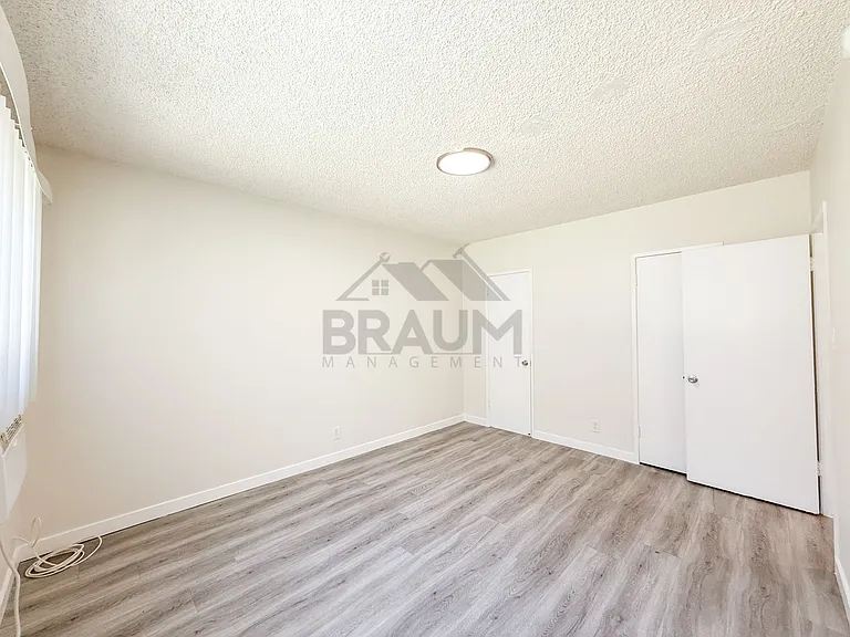 SEPULVEDA — Photo 23