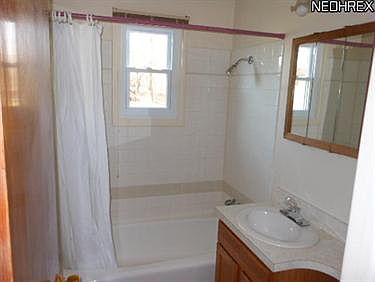 4th image of 5445 Fairhill Dr