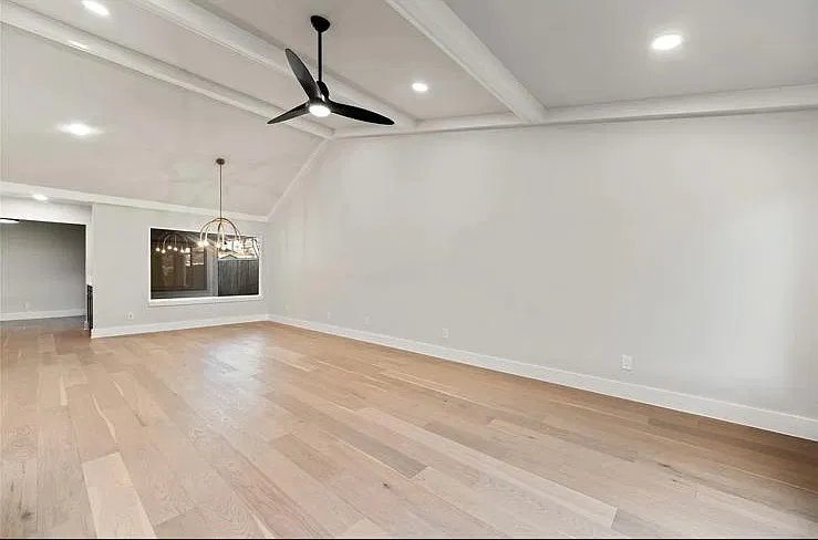 7639 Royal Ln — Photo 4
