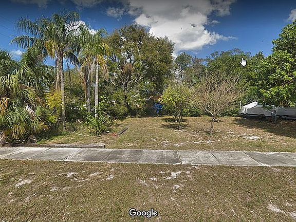 5th image of 1004 Iroquois St