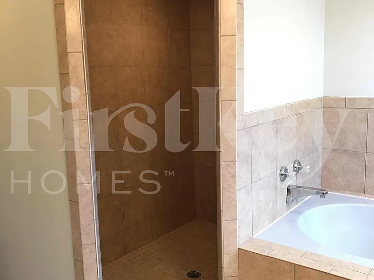 2224 Palmview Cir E — Photo 25