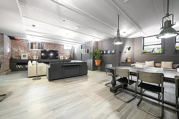 Rented by EXR | media 50