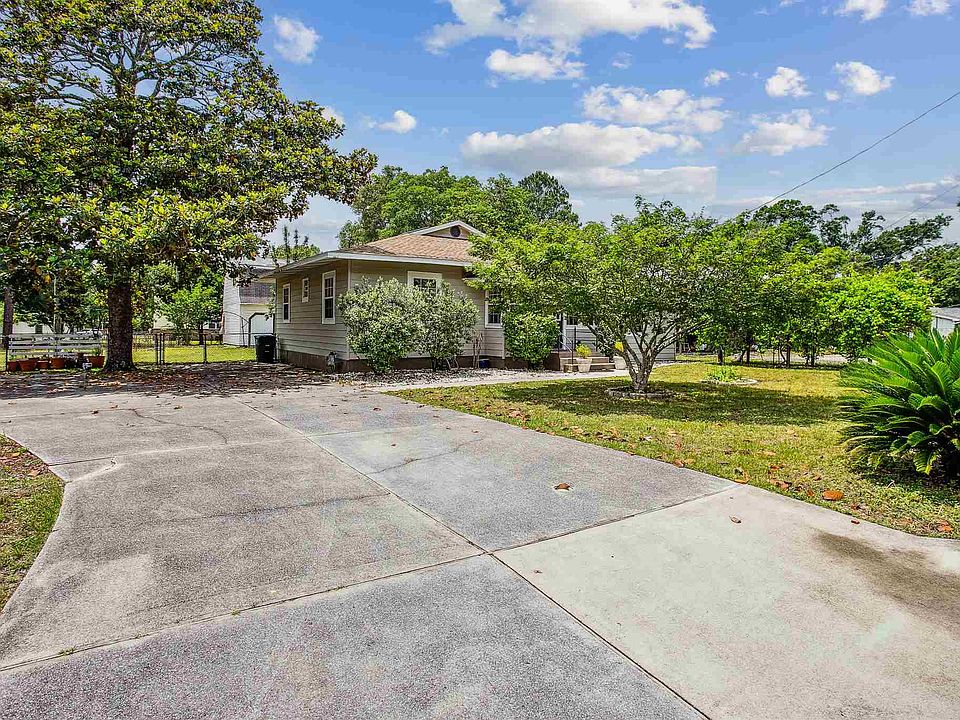 221 Chicago Ave, Valparaiso, FL 32580 | Zillow