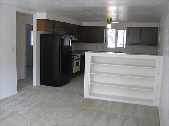 2nd image of 2458 Siskiyou Blvd
