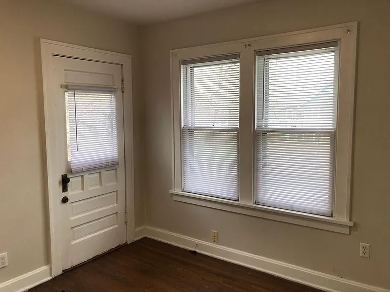 833 College Ave — Photo 8