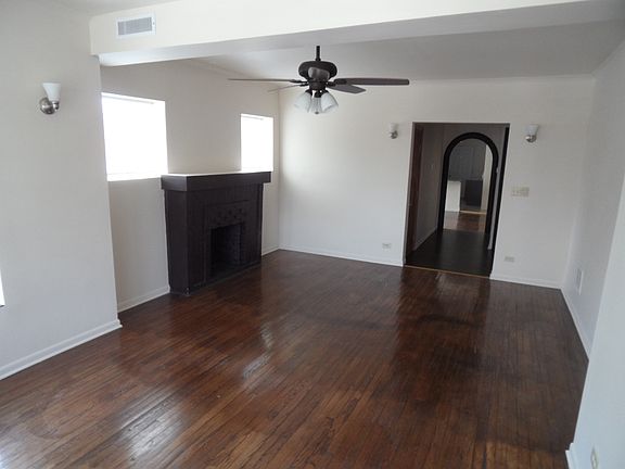 2nd image of 2031 W Morse Ave #1