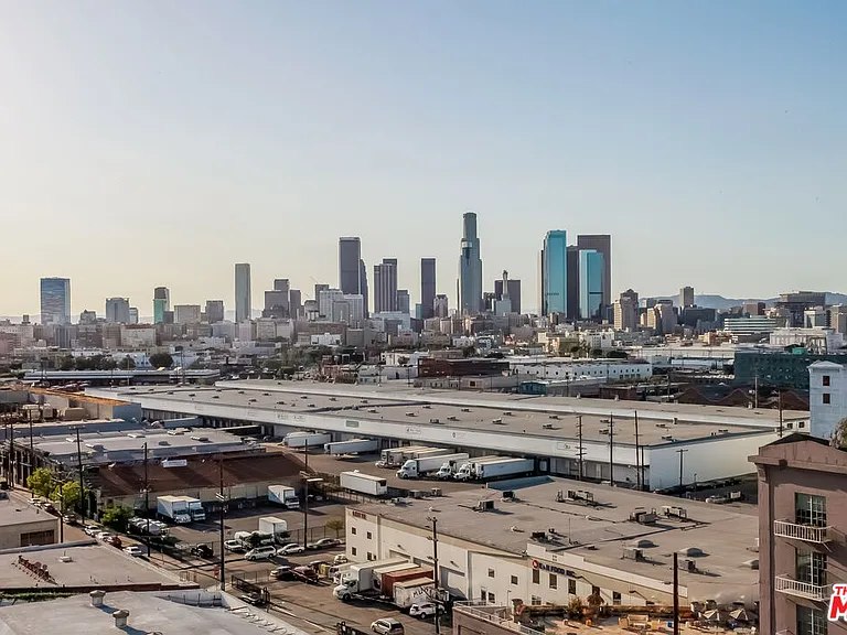 1850 Industrial St #Penthouse 9 — Photo 2