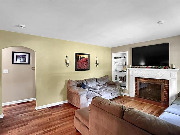 4th image of 1657 Southview Dr