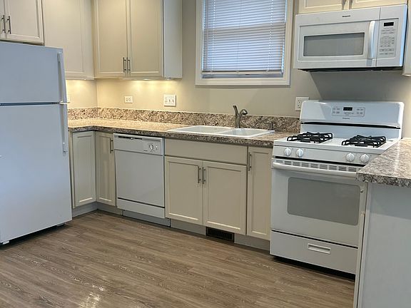 3rd image of 6240 W Waveland Ave #1F