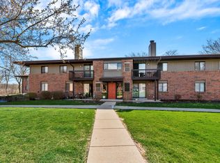 358 Park Hill Dr UNIT C, Pewaukee, WI