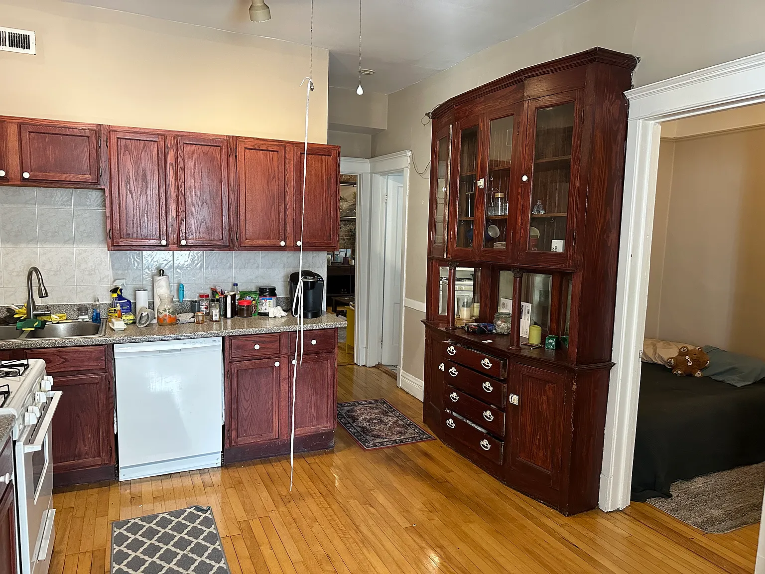 2 bed, 1000 sqft, $2,100 — Photo 2