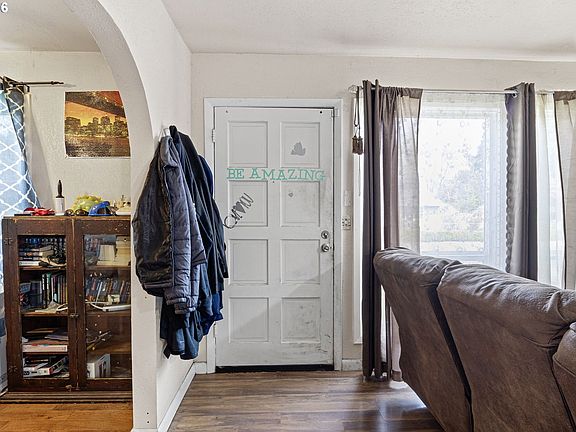 5th image of 3810 Elmira Rd