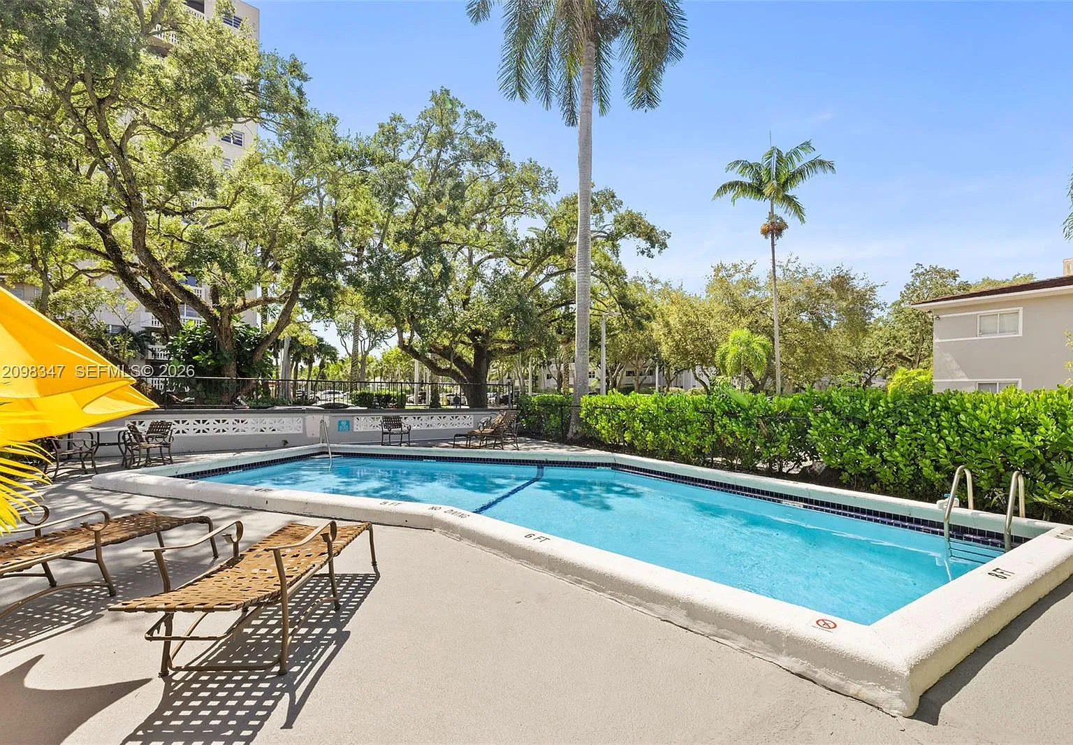 Edgewater Of Coral Gables — Photo 2