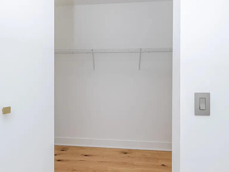 33 W Ontario St #31D — Photo 50