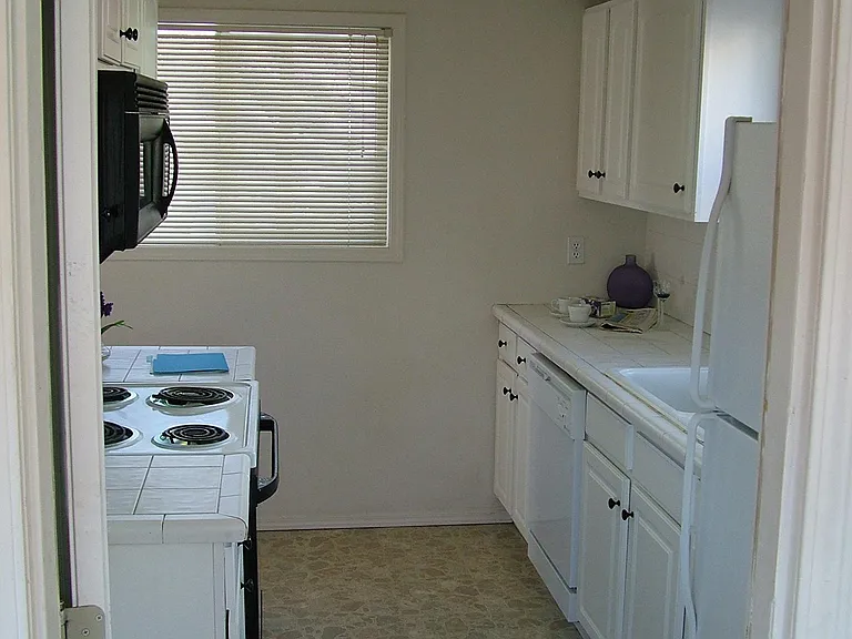 1018 W Colorado Ave — Photo 6