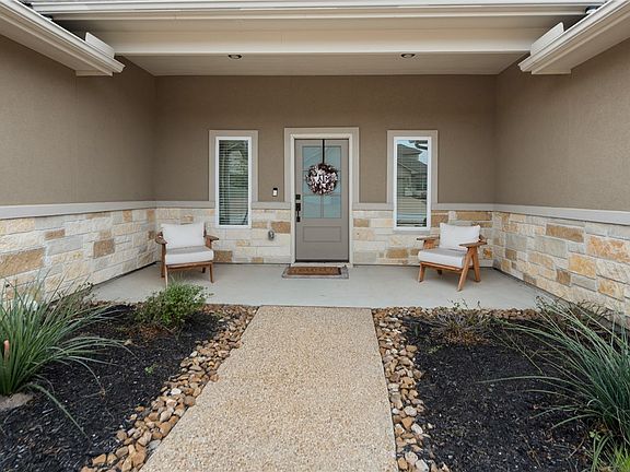 3rd image of 1752 Dakota Ln