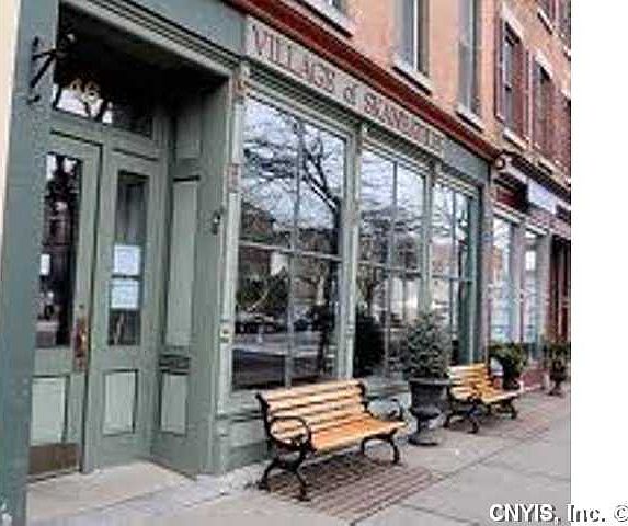 Great location for com. rent