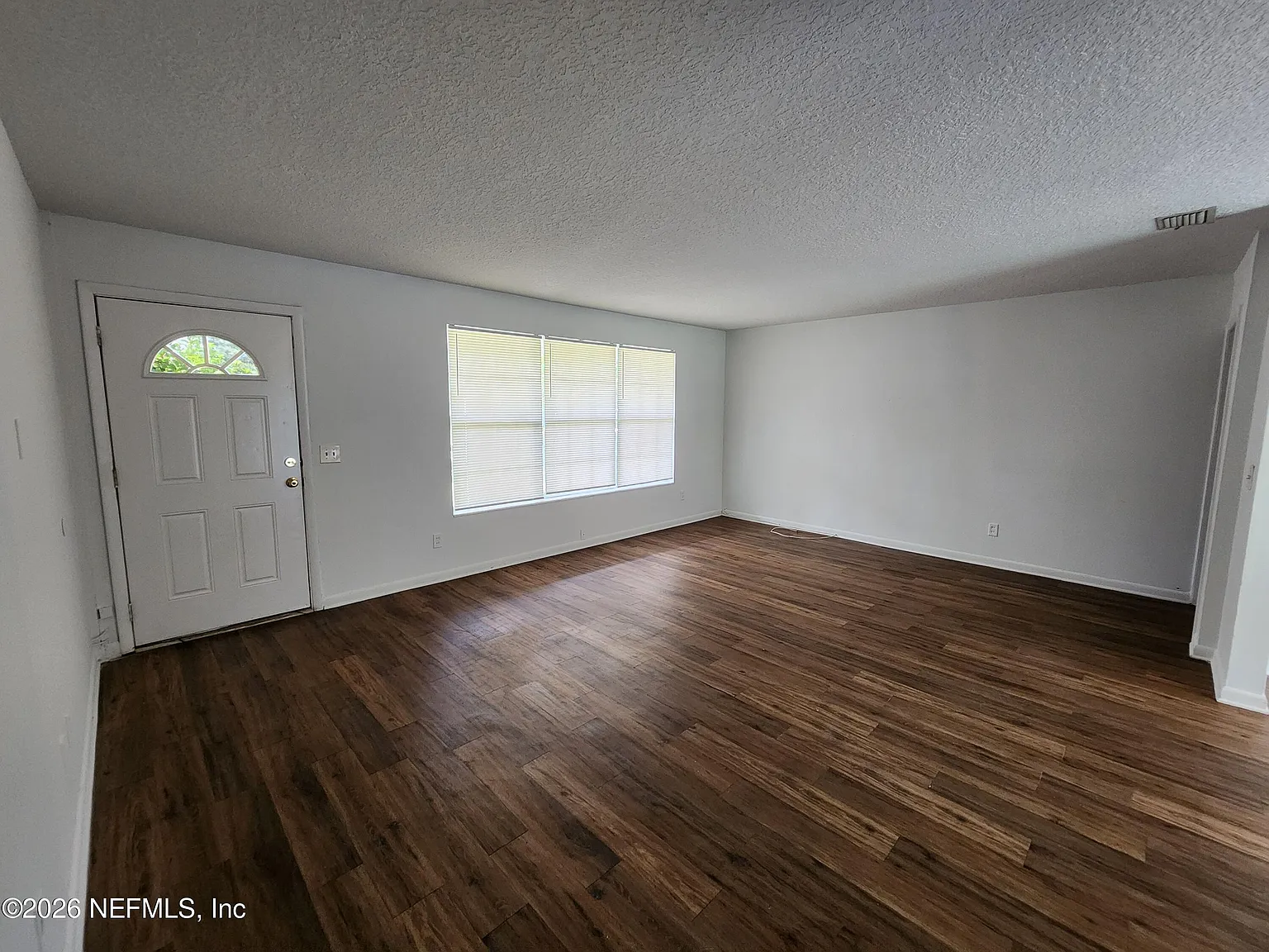 3 bed, 2.0 bath, 1524 sqft, $1,795 — Photo 2