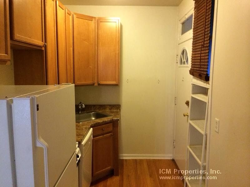 1st image of 3912 N Pine Grove Ave APT 2E