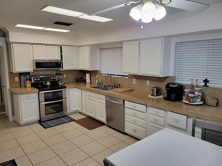 932 Pelican Bay Dr — Photo 8
