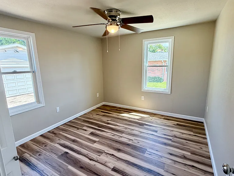 1424 N Bennett St — Photo 12