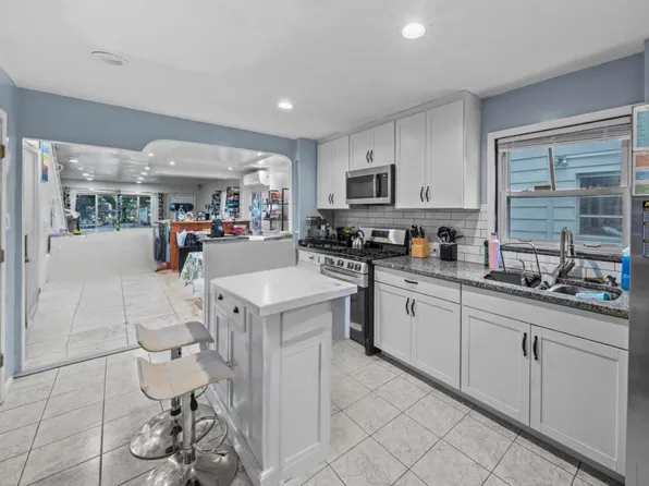 1419 East 54th Street image 7 of 16